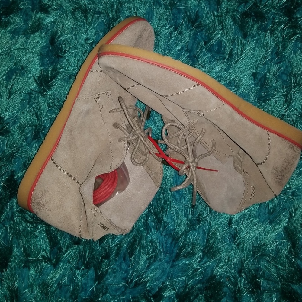 Toms - Picture 2 of 4